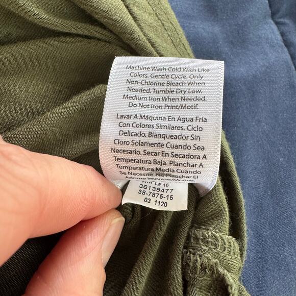 Time and Tru Olive Green Curved Hem Tee Size M - Picture 7 of 7